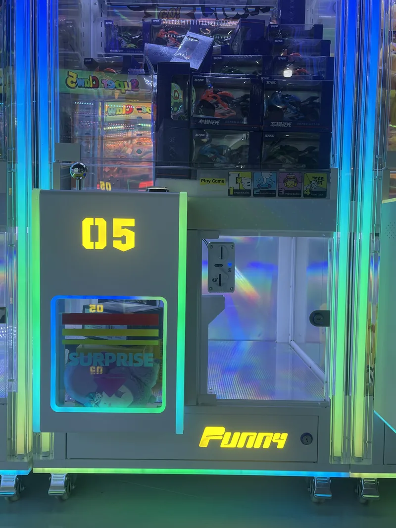 Super Claw Gen 5 integrated payment system with coin acceptor and mobile payment module